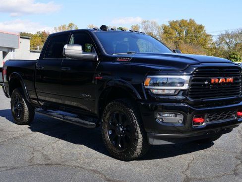 Used 2019 RAM 2500 Laramie w/ Black Appearance Package image 4