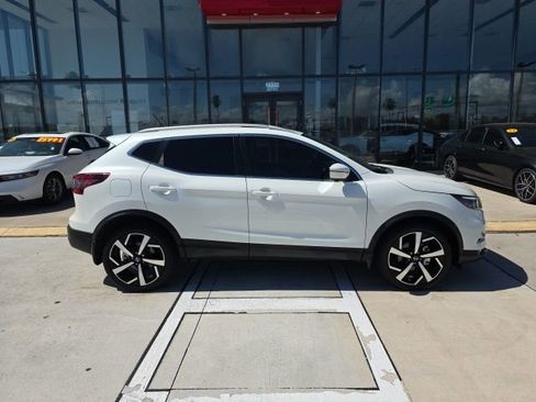 Used 2021 Nissan Rogue Sport SL w/ Premium Package image 3