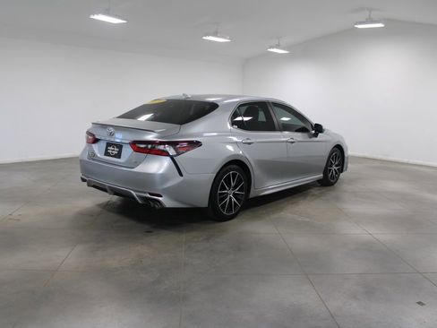 Used 2023 Toyota Camry SE image 9