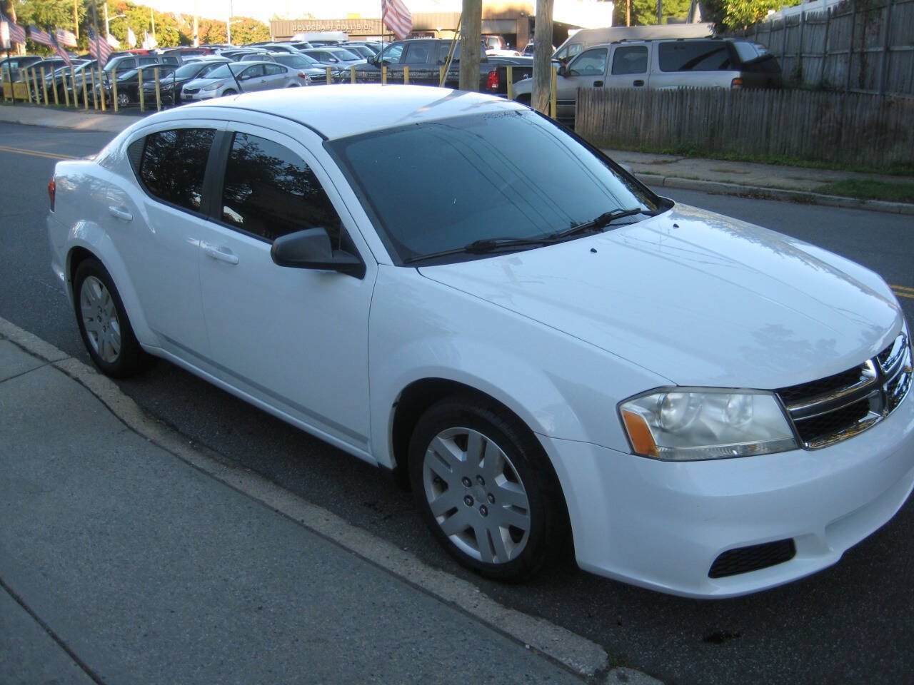 Used 2014 Dodge Avenger SE FWD image 3