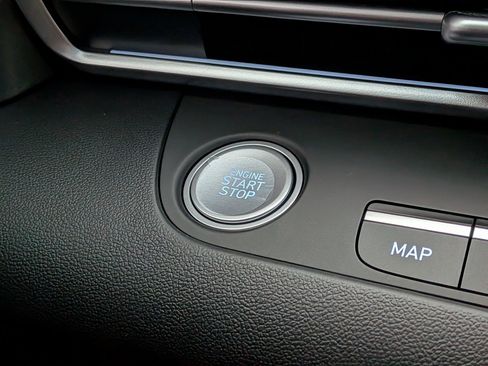 New 2025 Hyundai Elantra Limited image 13