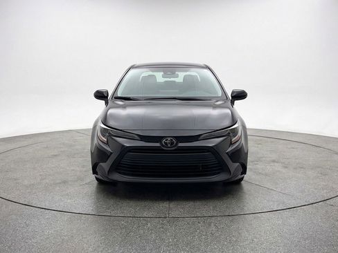 Used 2025 Toyota Corolla LE image 2