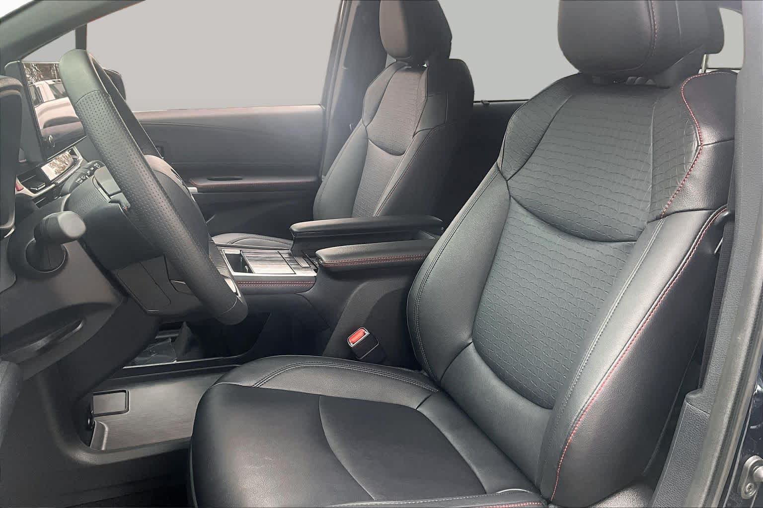 Used 2025 Toyota Sienna XSE w/ XSE Plus Package AWD/4WD image 8