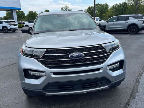 Used 2021 Ford Explorer XLT w/ Equipment Group 202A AWD/4WD image 8