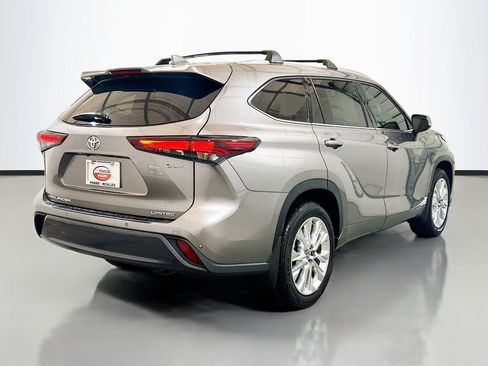 New 2026 Toyota Highlander Limited AWD/4WD image 4