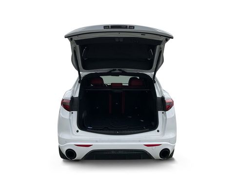 Used 2022 Alfa Romeo Stelvio Veloce image 9