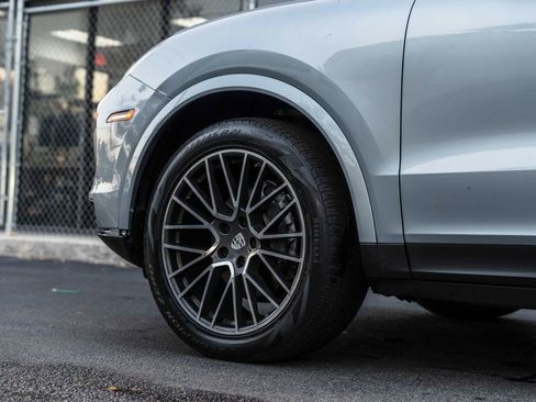 Used 2020 Porsche Cayenne AWD/4WD image 9