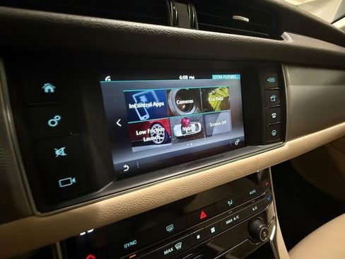Used 2018 Jaguar XF Premium image 22