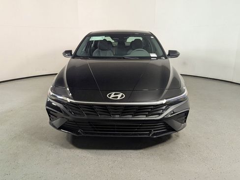 New 2026 Hyundai Elantra SE image 2