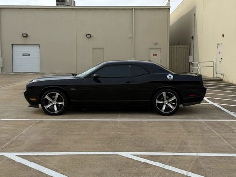 Used 2014 Dodge Challenger R/T RWD image 3