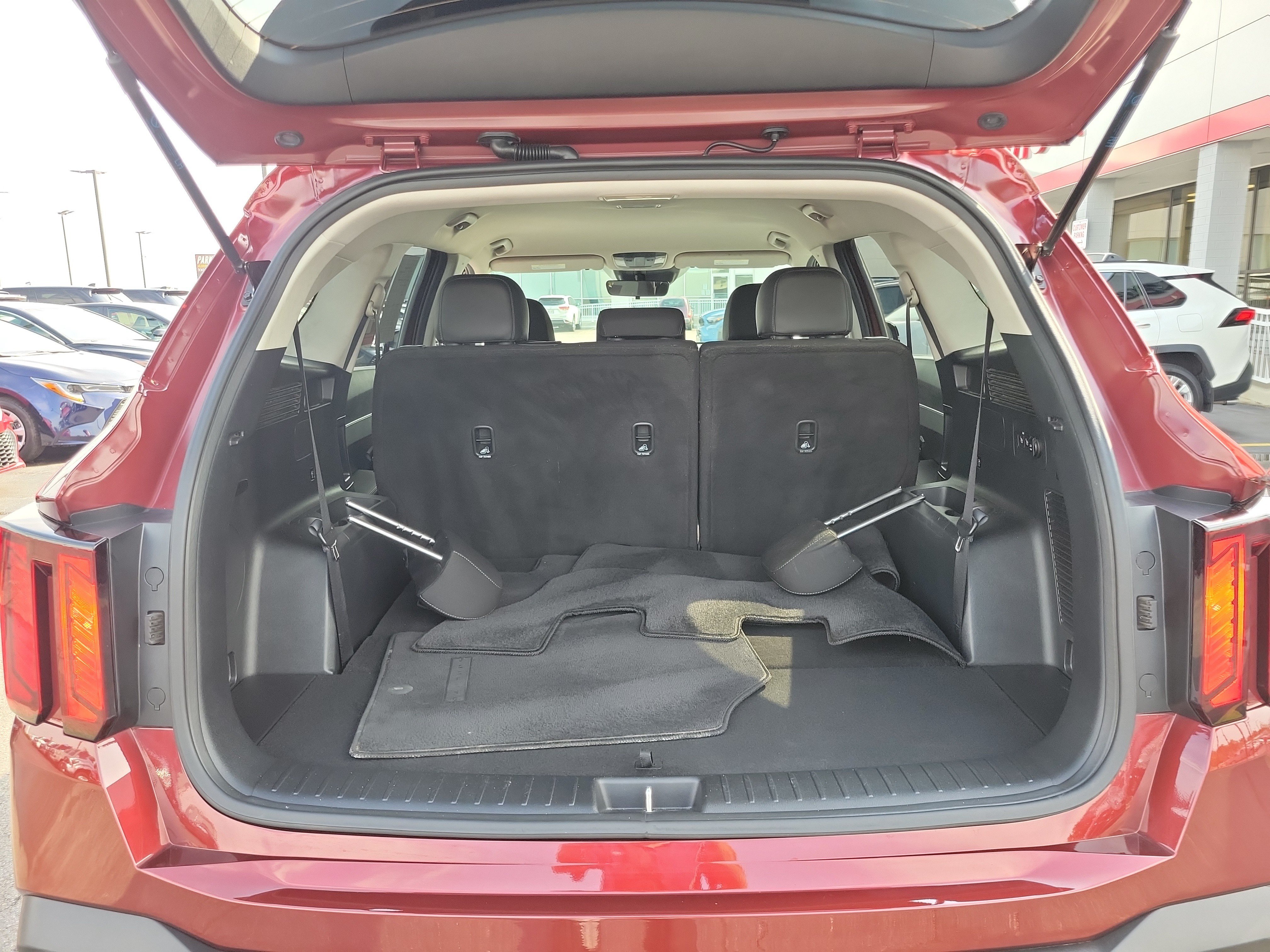 Used 2025 Kia Sorento LX FWD image 8