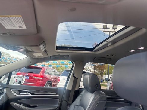 Used 2019 Buick Enclave Essence AWD/4WD image 17
