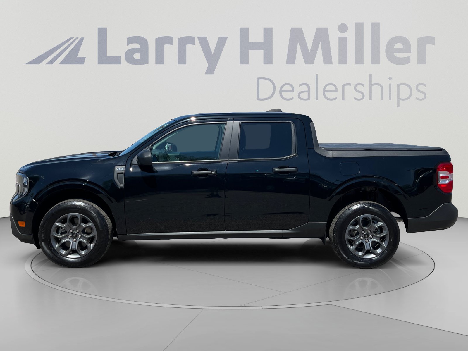 Used 2025 Ford Maverick XLT FWD image 2