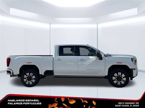 Used 2025 GMC Sierra 3500 Denali w/ Denali Reserve Package AWD/4WD image 6