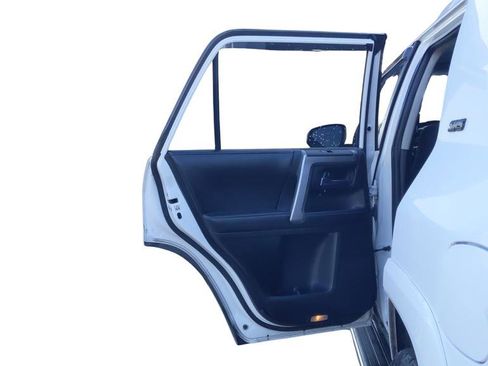 Used 2016 Toyota 4Runner SR5 image 29