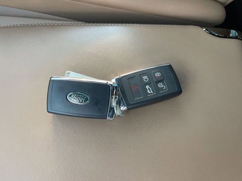 Used 2025 Land Rover Range Rover Sport SE image 39