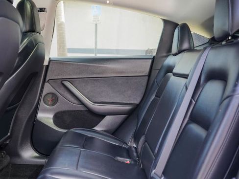 Used 2020 Tesla Model Y Long Range image 16