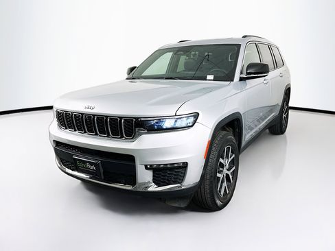 Used 2024 Jeep Grand Cherokee L Limited w/ Luxury Tech Group II image 3
