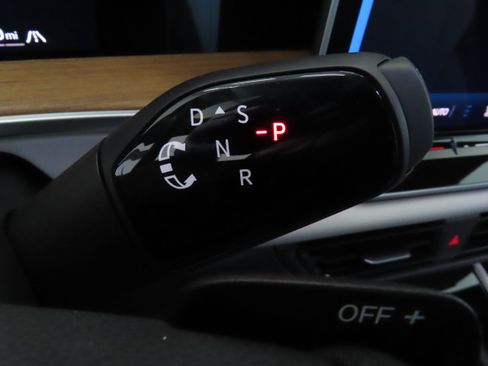 New 2026 Volkswagen Tiguan SEL R-Line image 16