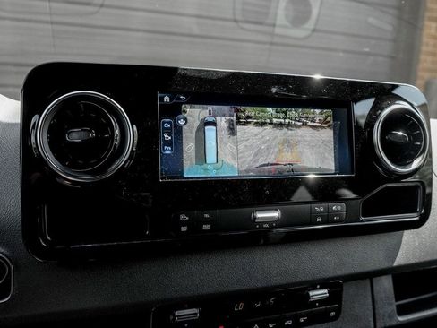 Used 2025 Mercedes-Benz Sprinter 2500 image 16
