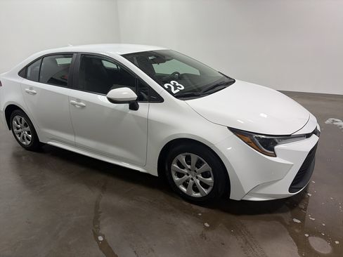 Used 2023 Toyota Corolla LE image 2