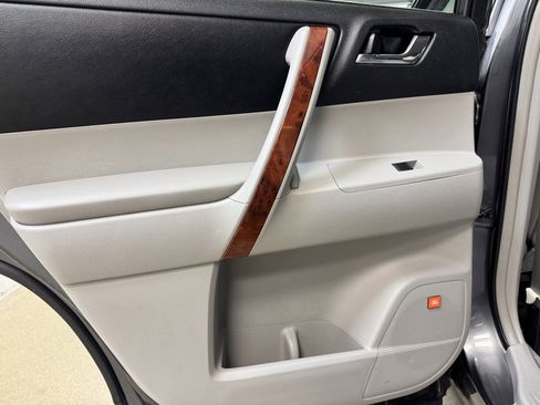 Used 2012 Toyota Highlander Limited image 14