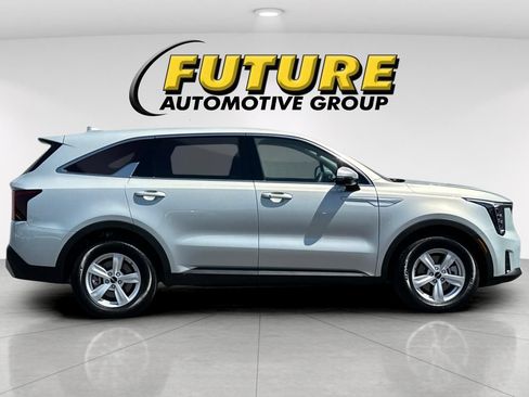 Certified 2026 Kia Sorento LX FWD image 3