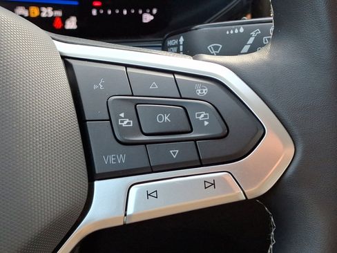 Certified 2024 Volkswagen Taos SE image 24