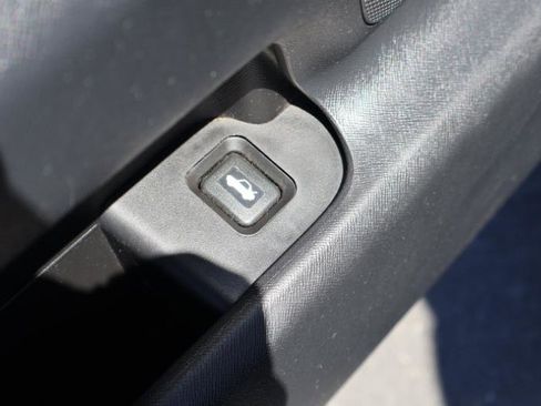 Used 2005 Honda CR-V LX image 14