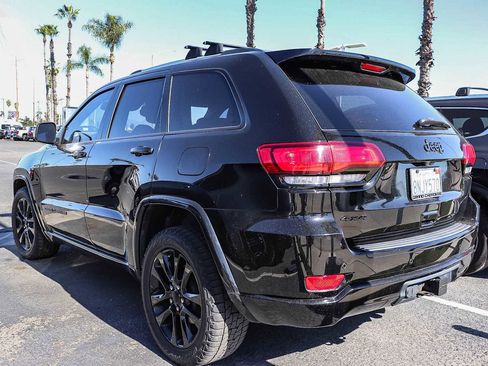 Used 2017 Jeep Grand Cherokee Altitude image 7