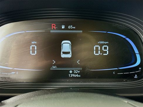 Used 2024 Hyundai Venue SEL image 12