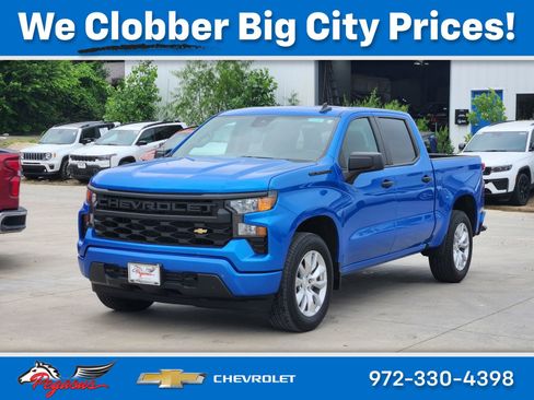 Used 2025 Chevrolet Silverado 1500 Custom RWD image 2