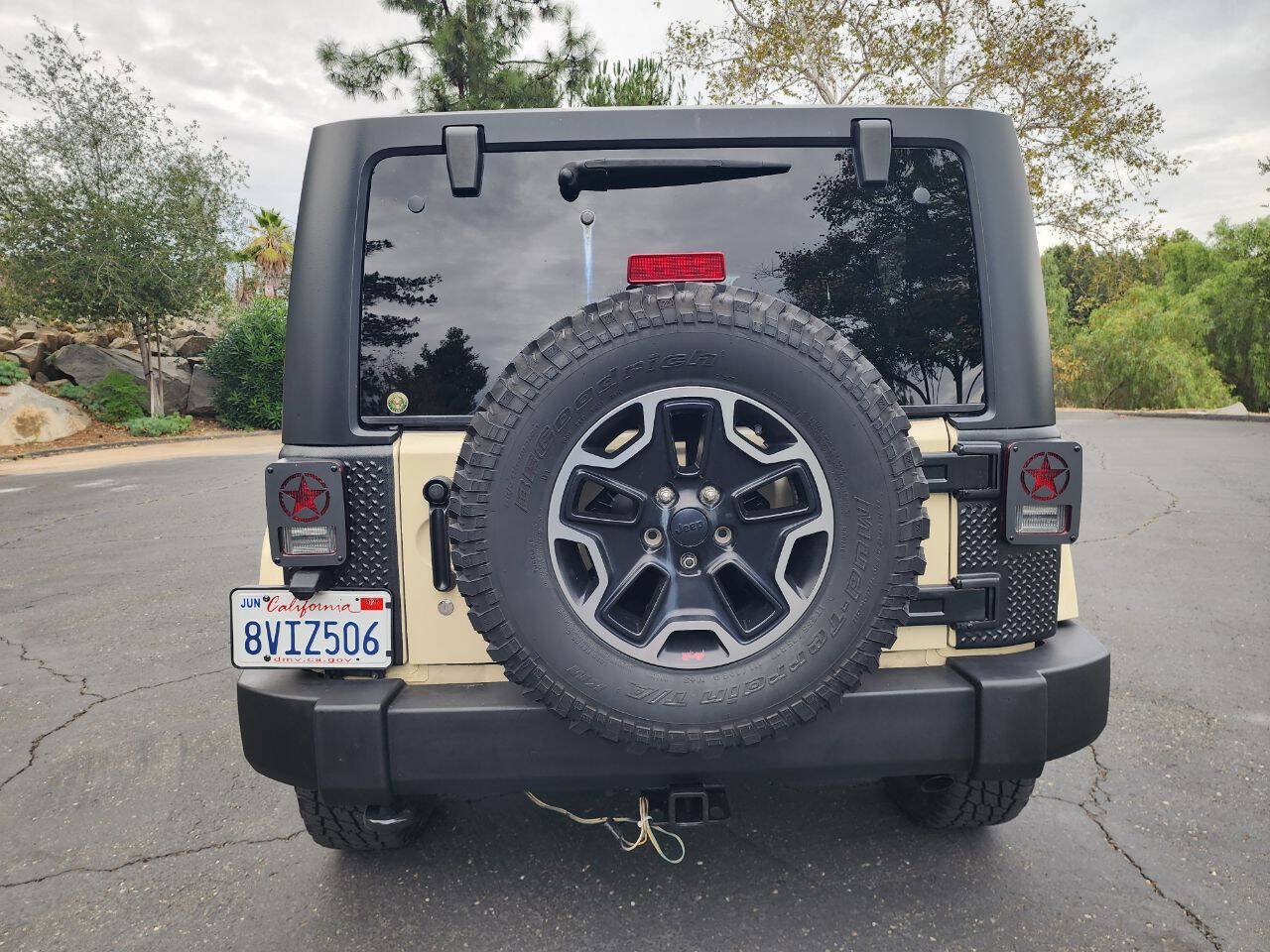 Used 2011 Jeep Wrangler Sahara w/ Dual Top Group AWD/4WD image 4