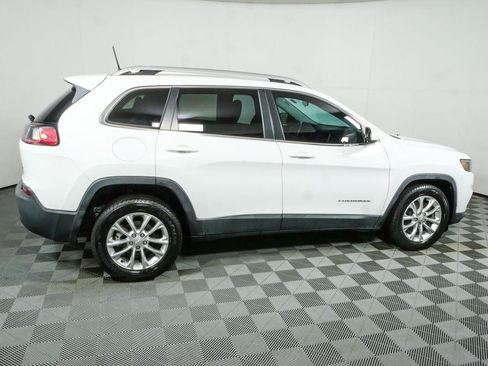 Used 2019 Jeep Cherokee Latitude w/ Popular Appearance Group FWD image 2