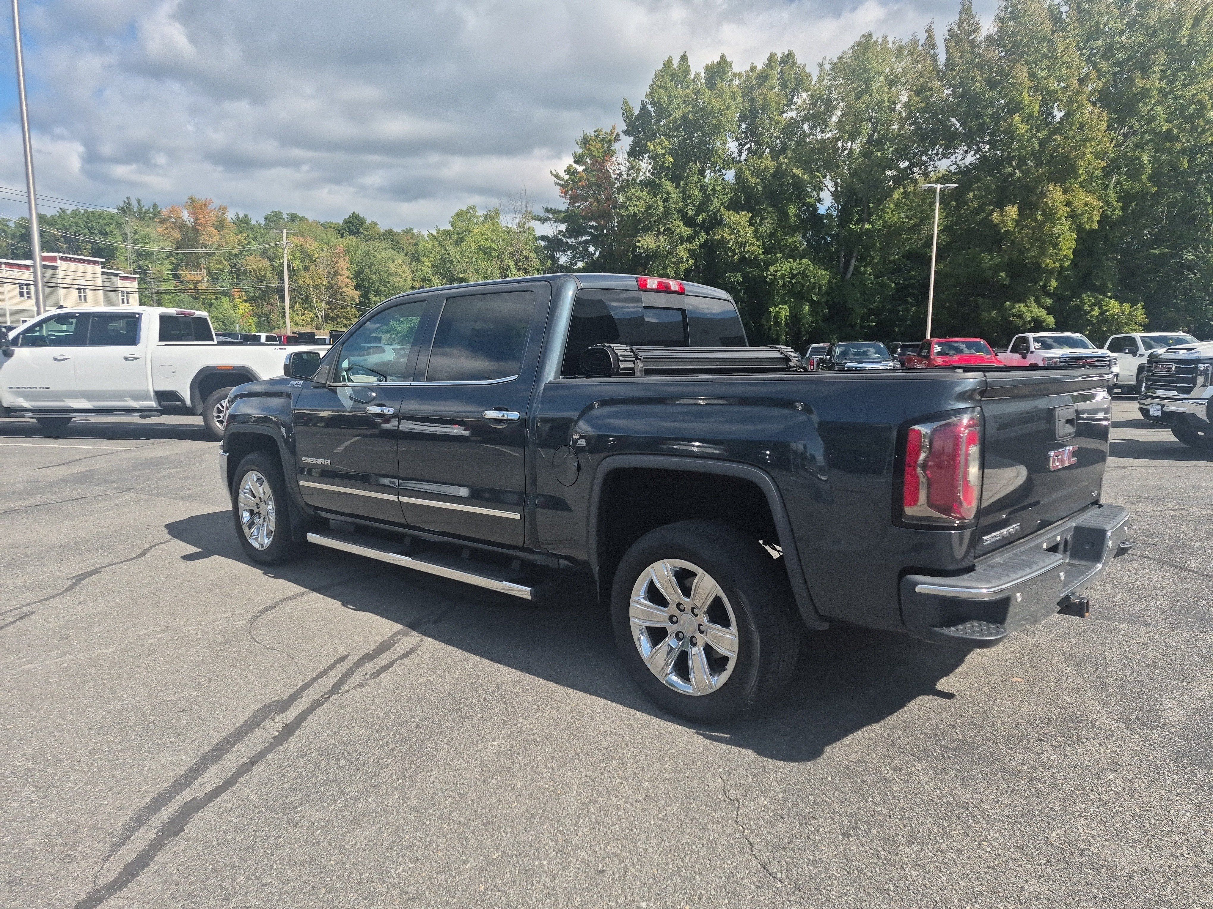 Used 2018 GMC Sierra 1500 SLT AWD/4WD image 3