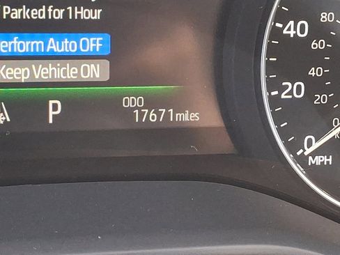 Used 2023 Toyota Sienna Limited image 21