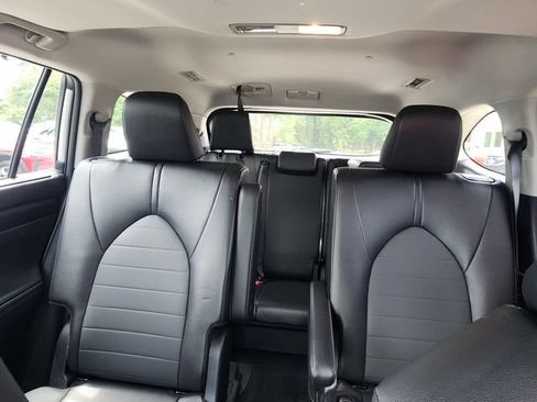 Certified 2025 Toyota Highlander XLE AWD/4WD image 11