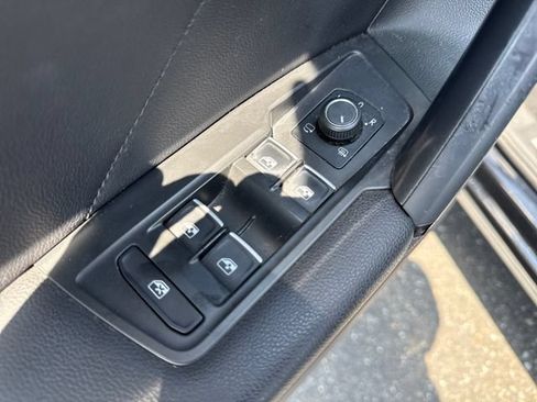 Used 2019 Volkswagen Tiguan SEL Premium w/ 3rd Row Seat Package AWD/4WD image 24