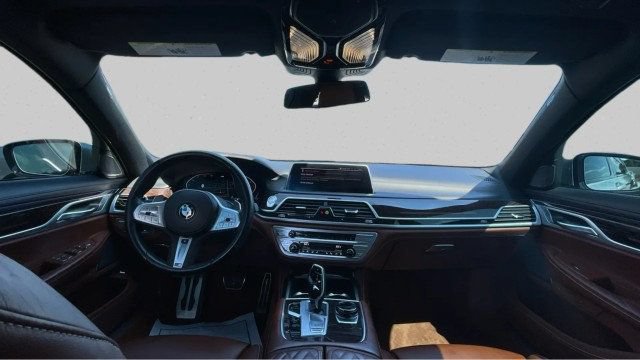 Used 2022 BMW 750i xDrive w/ Autobahn Package AWD/4WD image 10