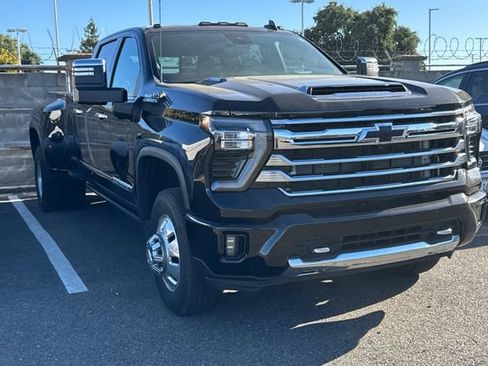 Used 2024 Chevrolet Silverado 3500 High Country w/ High Country Premium Package AWD/4WD image 2