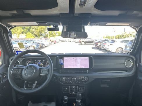 Used 2026 Jeep Gladiator Sport AWD/4WD image 10