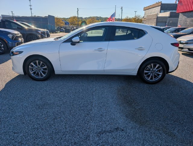 Used 2022 MAZDA MAZDA3 s FWD image 2