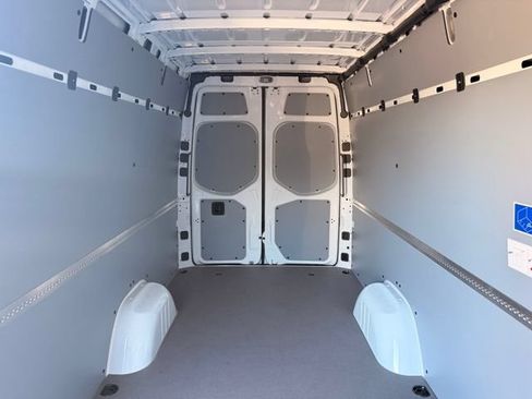 Used 2025 Mercedes-Benz Sprinter 2500 image 18