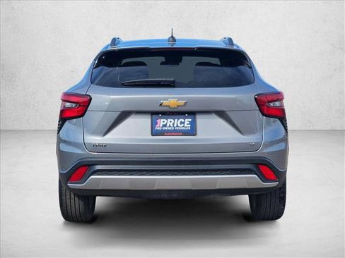 Used 2025 Chevrolet Trax LT image 6