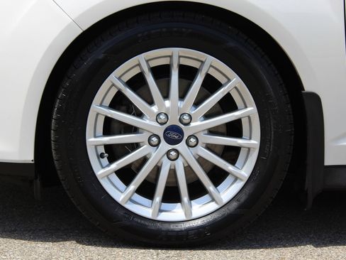 Used 2015 Ford C-MAX Energi SEL w/ Equipment Group 302A FWD image 25