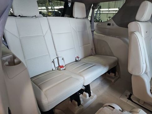Used 2024 Cadillac Escalade Sport Platinum w/ LPO, ONYX Package AWD/4WD image 15