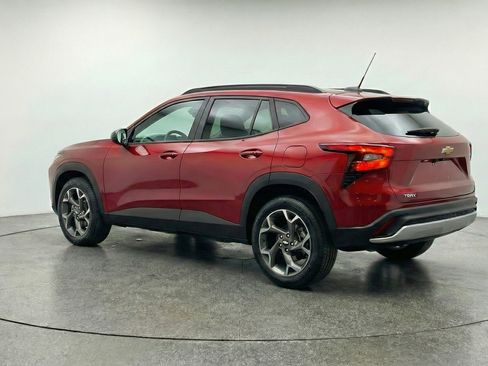 Used 2025 Chevrolet Trax LT image 6