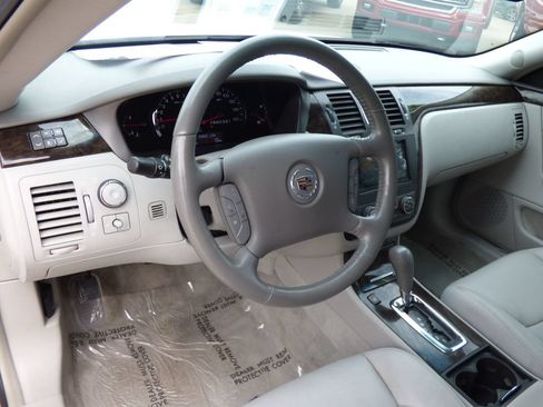 Used 2011 Cadillac DTS Luxury FWD image 20