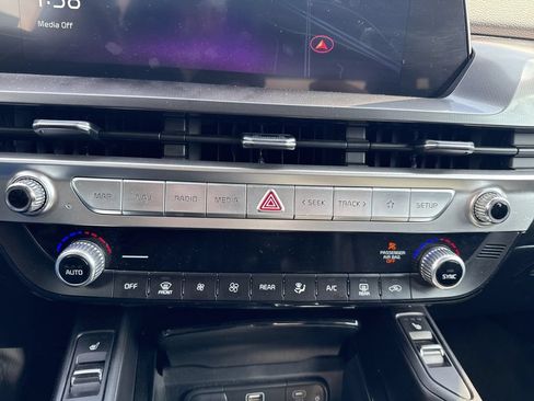 Used 2025 Kia Telluride S AWD/4WD image 19