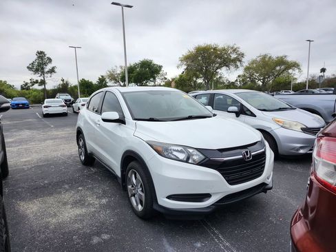 Used 2017 Honda HR-V LX image 1